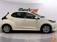 Usado Toyota Yaris Active 116 CV (85 kW) 2022 Blanco Utilitario