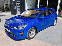 Usado Kia Rio 84 CV (61 kW) 2022 Azul Berlina