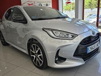 Usado Toyota Yaris Hybrid Plus 116 CV (85 kW) 2021 Gris / plata Berlina