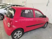 Usado Kia Picanto 62 CV (45 kW) 2011 Rojo Utilitario