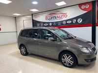 Usado VW Touran Highline 140 CV (102 kW) 2009 Gris / plata Monovolumen