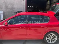 Usado Opel Astra Enjoy 100 CV (73 kW) 2007 Rojo Berlina