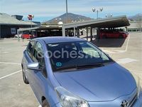 Usado Toyota Yaris Active 99 CV (72 kW) 2014 Azul Utilitario