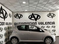 Usado Toyota Aygo Live 68 CV (50 kW) 2013 Gris / plata Utilitario