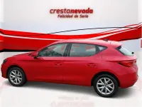 Usado Seat Leon Style 110 CV (80 kW) 2022 Rojo Berlina