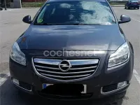 Usado Opel Insignia Essentia 130 CV (95 kW) 2010 Gris / plata Berlina