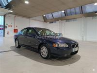 Usado Volvo S60 Kinetic 163 CV (119 kW) 2005 Azul Berlina