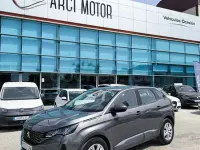 Usado Peugeot 3008 Active 130 CV (95 kW) 2021 Gris / plata SUV