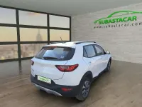 Usado Kia Stonic 101 CV (74 kW) 2022 Blanco SUV