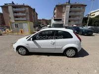 Usado Ford Fiesta Ambiente 70 CV (51 kW) 2007 Blanco Utilitario