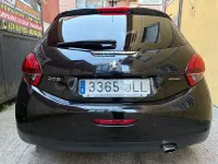 Usado Peugeot 208 GT-line 120 CV (88 kW) 2016 Negro Utilitario