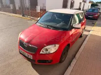 Usado Skoda Fabia 70 CV (51 kW) 2010 Rojo Berlina
