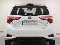 Usado Toyota Yaris Hybrid Active 100 CV (73 kW) 2019 Blanco Berlina