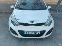 Usado Kia Rio 85 CV (62 kW) 2014 Blanco Berlina