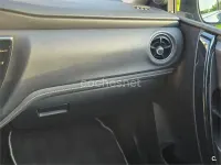 Usado Toyota Auris Hybrid Active 136 CV (100 kW) 2018 Azul Berlina