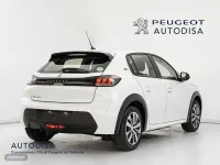 Usado Peugeot e-208 Active 100 kW (136 CV) 2024 Blanco Utilitario