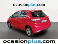 Usado Toyota Yaris Active 111 CV (81 kW) 2019 Rojo Utilitario