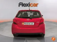 Usado Toyota Yaris Active 69 CV (50 kW) 2016 Rojo Berlina
