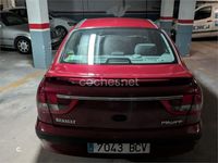 Usado Renault Mégane 110 CV (80 kW) 2000 Granate Berlina