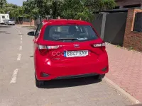 Usado Toyota Yaris Active 111 CV (81 kW) 2018 Rojo Berlina