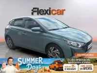 Usado Hyundai i20 100 CV (73 kW) 2024 Verde Utilitario