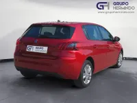 Usado Peugeot 308 Active 100 CV (73 kW) 2020 Rojo Berlina