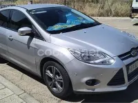 Usado Ford Focus Trend 125 CV (91 kW) 2013 Gris / plata Berlina