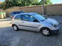 Usado Ford Fiesta Ambiente 70 CV (51 kW) 2007 Gris / plata Utilitario