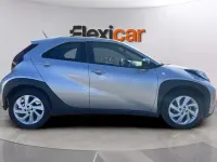 Usado Toyota Aygo X Play 72 CV (52 kW) 2023 Gris SUV