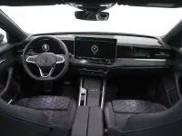 Usado VW Passat R-line 150 CV (110 kW) 2025 Gris Familiar