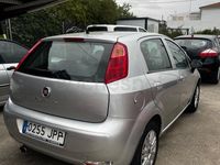 Usado Fiat Punto Young 69 CV (50 kW) 2016 Gris / plata Utilitario