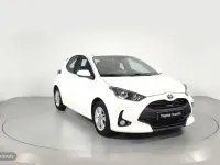 Usado Toyota Yaris Hybrid Active 116 CV (85 kW) 2022 Blanco Berlina