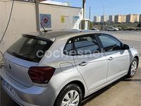 Usado VW Polo Advance 80 CV (58 kW) 2018 Gris / plata Utilitario