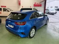 Usado Kia Ceed 136 CV (100 kW) 2022 Azul Utilitario