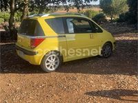 Usado Peugeot 1007 70 CV (51 kW) 2006 Amarillo Monovolumen