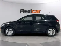 Usado Hyundai i30 GO! 95 CV (69 kW) 2017 Negro Berlina