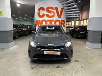 Usado Kia Ceed GT 136 CV (100 kW) 2023 Gris / plata Berlina