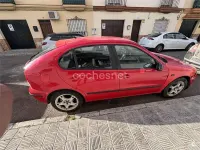 Usado Seat Leon Sport 110 CV (80 kW) 2004 Rojo Utilitario