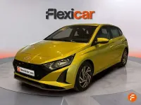 Usado Hyundai i20 101 CV (74 kW) 2024 Amarillo Utilitario