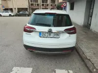 Usado Opel Insignia Country Tourer 170 CV (125 kW) 2015 Blanco Familiar