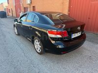 Usado Toyota Avensis Sol 129 CV (94 kW) 2009 Negro Berlina