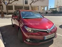 Usado Toyota Auris Hybrid Active 136 CV (100 kW) 2017 Rojo Familiar
