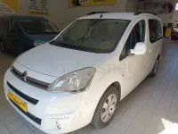 Usado Citroën Berlingo Feel 120 CV (88 kW) 2016 Blanco Monovolumen