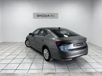 Usado Skoda Octavia Selection 150 CV (110 kW) 2025 Gris / plata Berlina