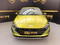 Usado Hyundai i20 100 CV (73 kW) 2024 Amarillo Utilitario