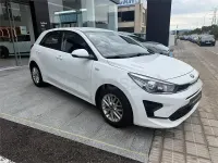 Usado Kia Rio 84 CV (61 kW) 2021 Blanco Berlina