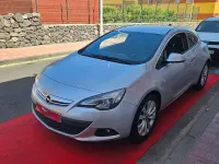 Usado Opel Astra GTC Sportive 140 CV (102 kW) 2016 Gris / plata Berlina