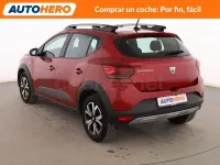 Usado Dacia Sandero Comfort 91 CV (66 kW) 2022 Rojo Berlina