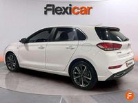 Usado Hyundai i30 120 CV (88 kW) 2021 Blanco Berlina