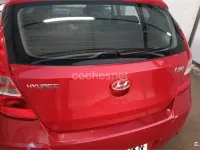 Usado Hyundai i30 Comfort 90 CV (66 kW) 2012 Rojo Berlina